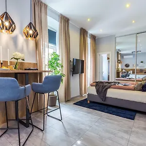 Number 1 Deluxe Apartment